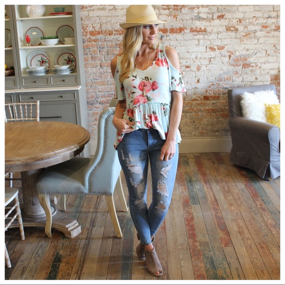 ✨LAST PAIR✨Light denim distressed skinny jeans - Picture 5 of 6